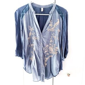 TINY from Anthropologie denim look button down blouse with floral stitching